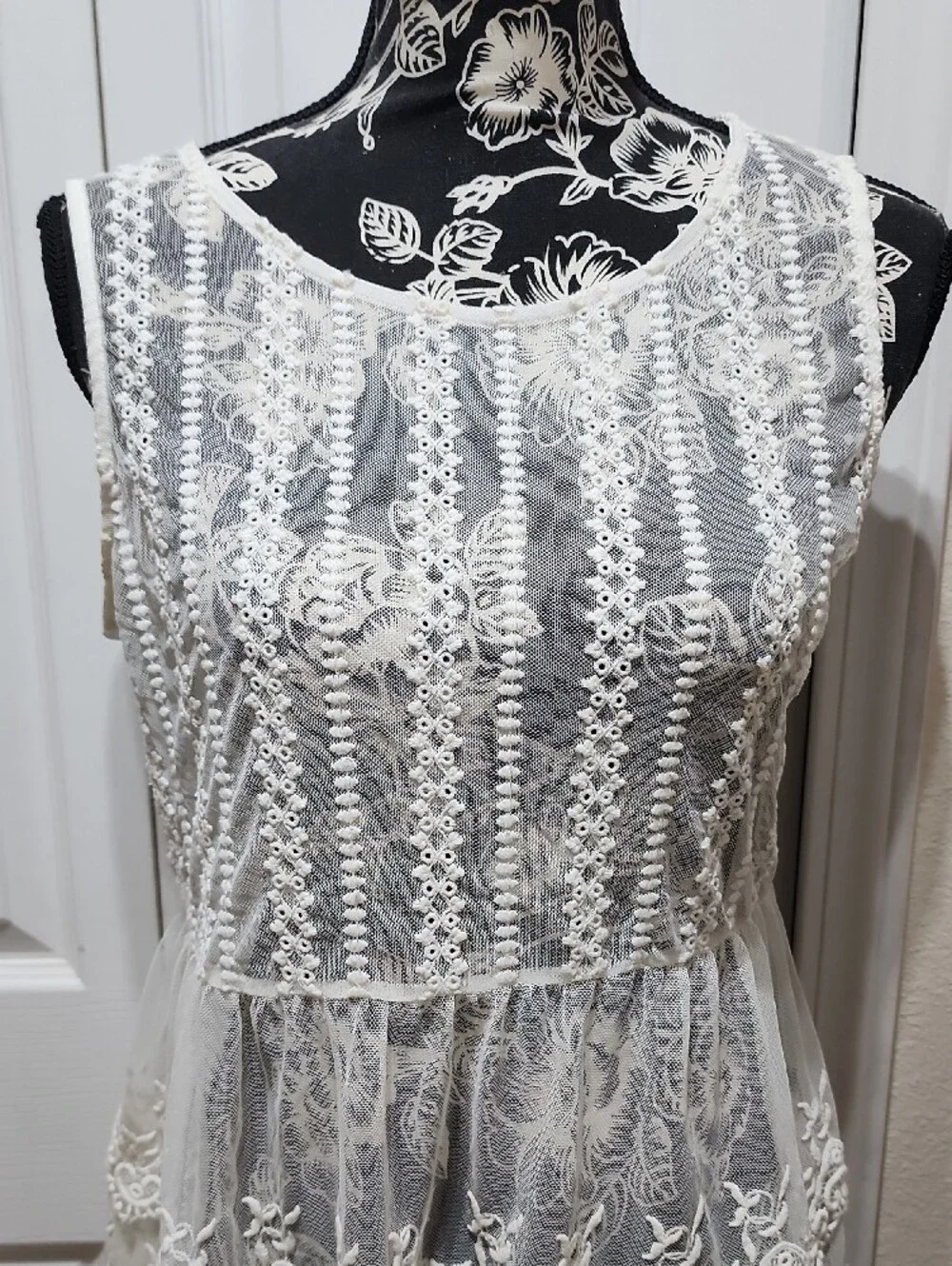 Mesh Sleeveless Cream Peplum Top With Embroidery Design XS-M
